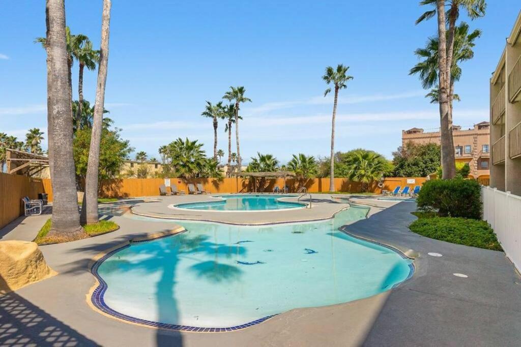 2 Bed 2 Bath Condo By Beach With Resort Pool Саут-Падре-Айленд Екстер'єр фото
